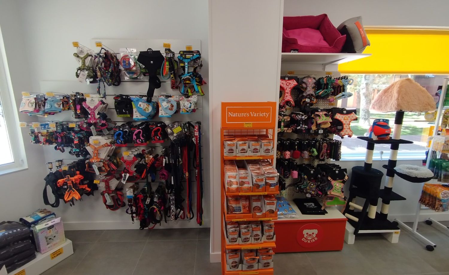 Tienda de alimentacion y peluqueria canina para perros y gatos en Aranda de Duero